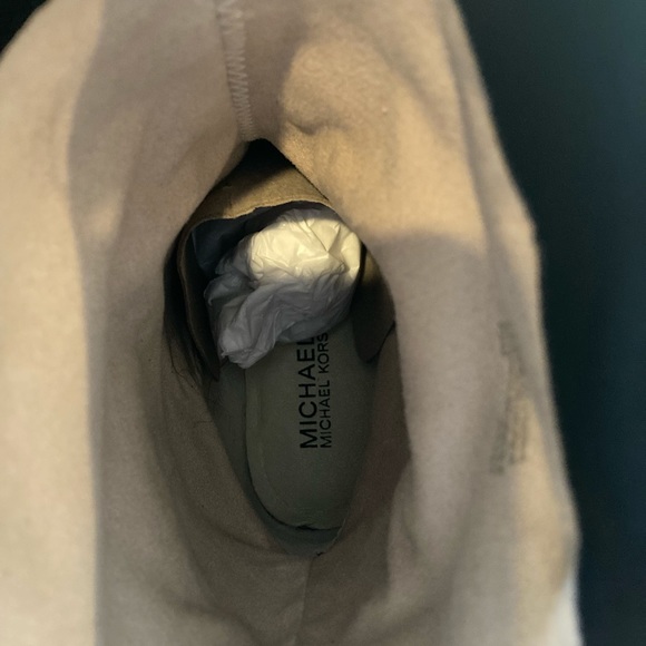 🆕MICHAEL KORS 7.5 blk leather boots w/sheep’s fur - Picture 8 of 12